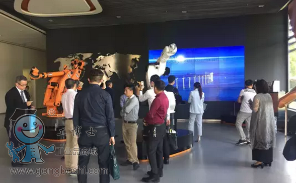 工博士組織參觀考察德國庫卡機器人工廠