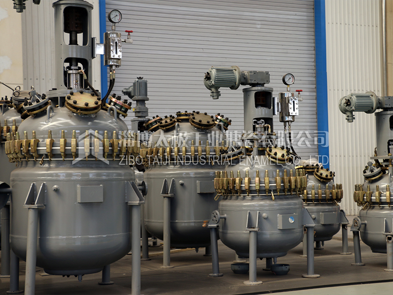 太極開(kāi)式搪玻璃反應(yīng)釜 