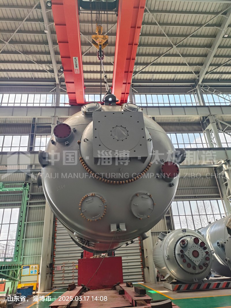 震撼！太極8萬升大型搪玻璃反應(yīng)釜發(fā)貨現(xiàn)場！