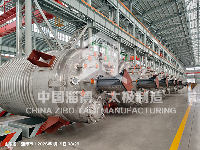 淄博太極特材裝備批量發(fā)貨 10臺非標不銹鋼反應(yīng)釜如期交付